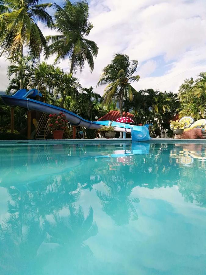 Hotel Santa Cruz Zapaca エクステリア 写真