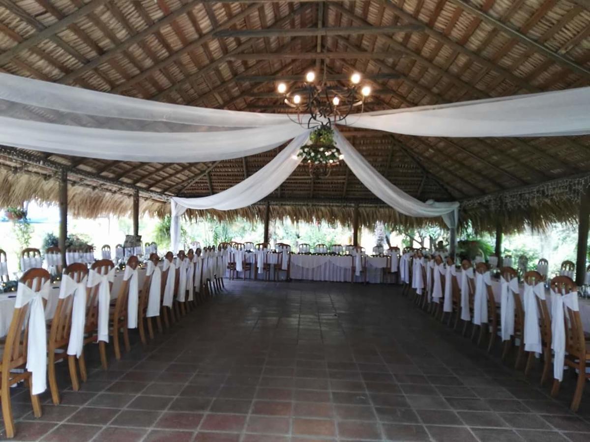 Hotel Santa Cruz Zapaca エクステリア 写真
