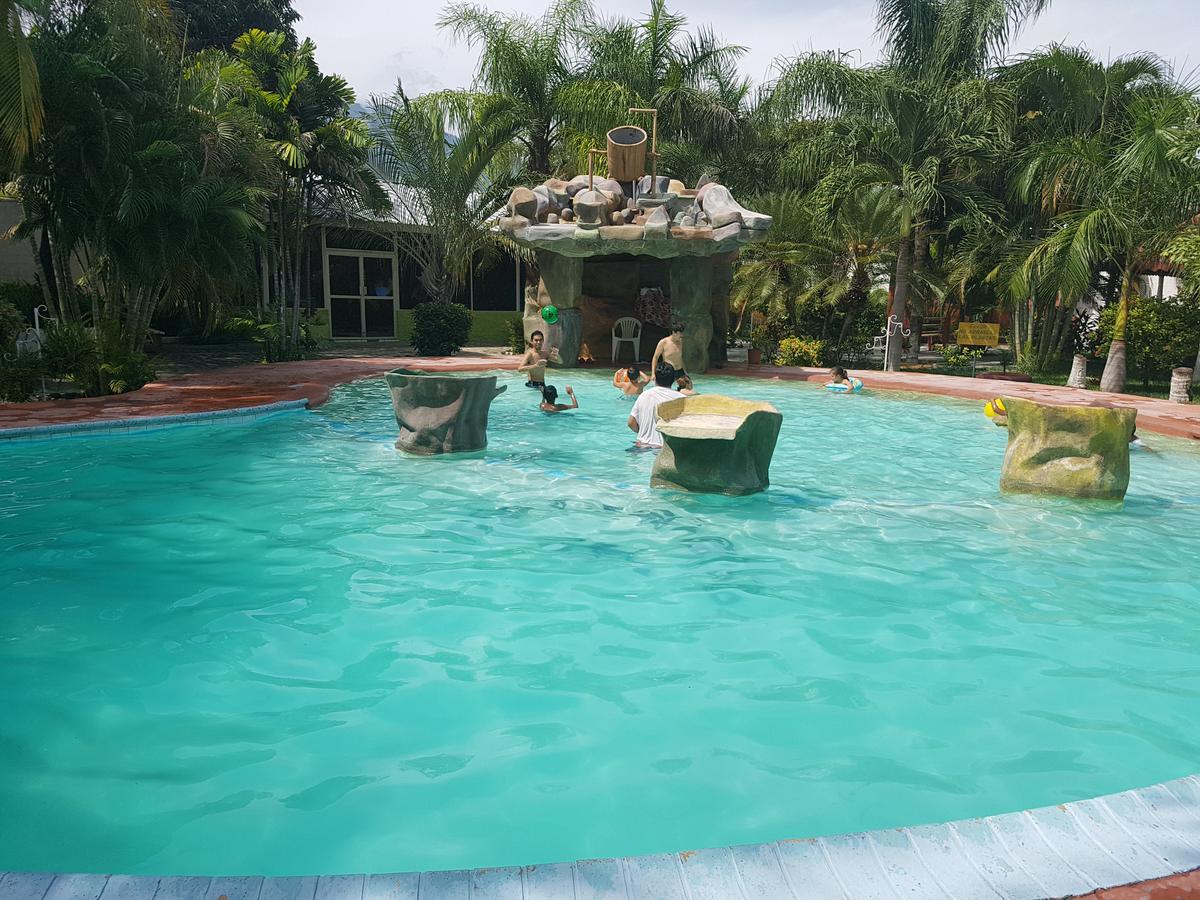 Hotel Santa Cruz Zapaca エクステリア 写真