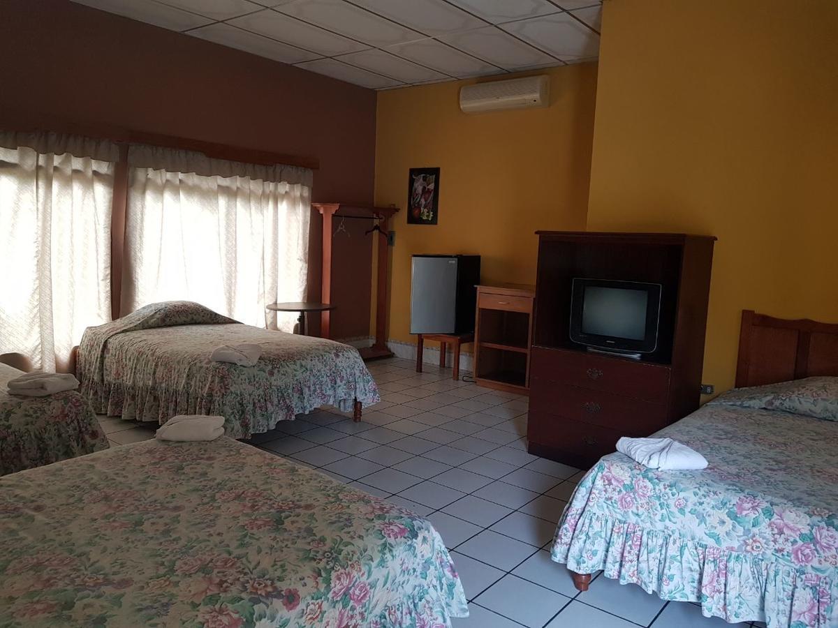 Hotel Santa Cruz Zapaca エクステリア 写真